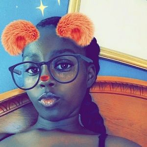 Meet your Posher, Mikala